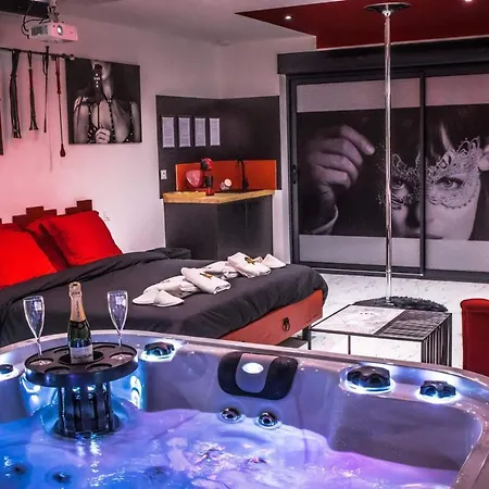 Love hotel Loveroom Very Good Trip Avec Jacuzzi Privatif Staple