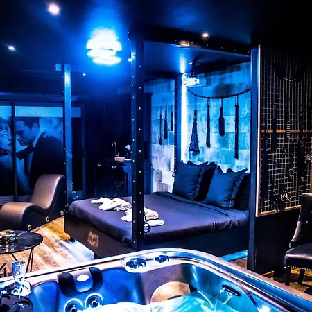 Love hotel Loveroom Very Good Trip Avec Jacuzzi Privatif