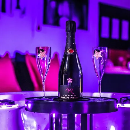 Loveroom Very Good Trip Avec Jacuzzi Privatif Hodinový hotel *