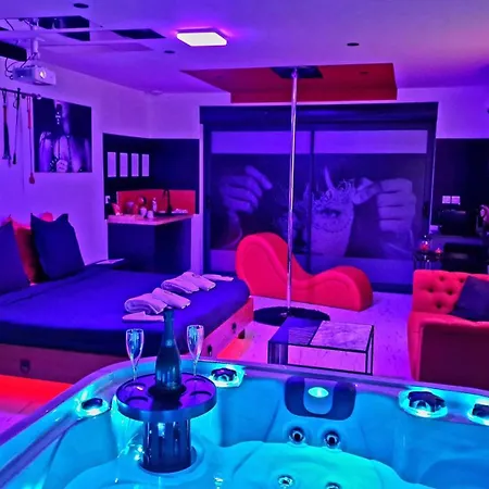 Loveroom Very Good Trip Avec Jacuzzi Privatif Love hotel Staple
