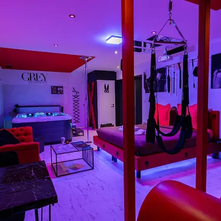 Love hotel Loveroom Very Good Trip Avec Jacuzzi Privatif Staple
