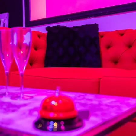 Loveroom Very Good Trip Avec Jacuzzi Privatif Hodinový hotel Staple