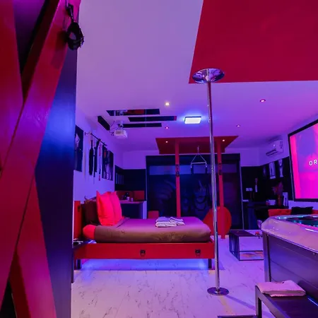 Love hotel Loveroom Very Good Trip Avec Jacuzzi Privatif Staple