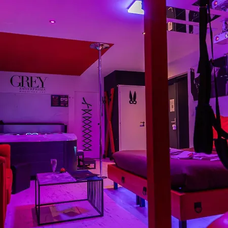Loveroom Very Good Trip Avec Jacuzzi Privatif Love hotel Staple
