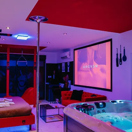 Love hotel Loveroom Very Good Trip Avec Jacuzzi Privatif *