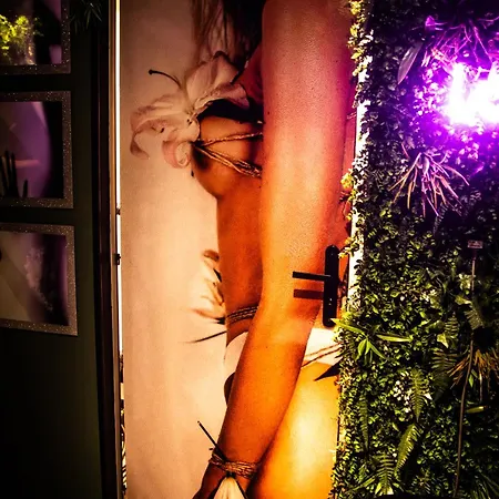 Hodinový hotel Loveroom Very Good Trip Avec Jacuzzi Privatif