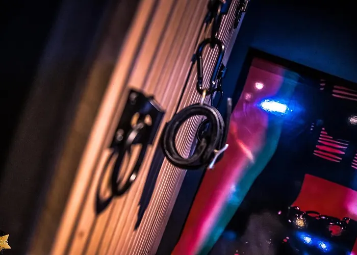 Love hôtel Very Good Trip Avec Jacuzzi Staple