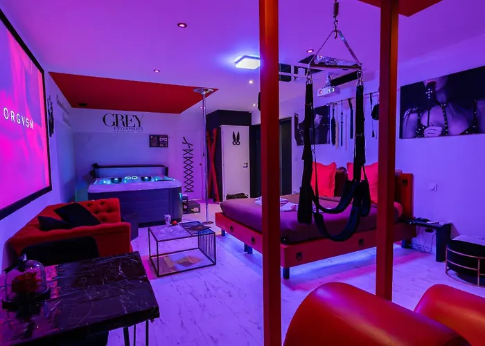 Love hôtel Very Good Trip Avec Jacuzzi Staple