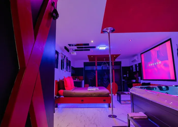 Love hôtel Very Good Trip Avec Jacuzzi Staple