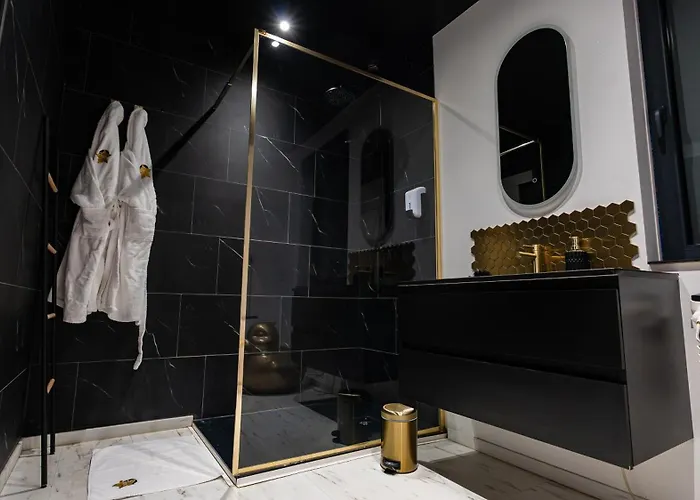 Very Good Trip Avec Jacuzzi Love hôtel Staple