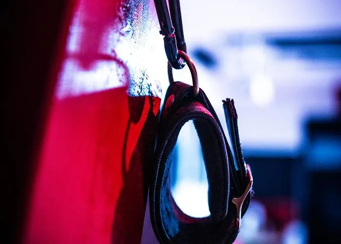 Very Good Trip Avec Jacuzzi Love hôtel *