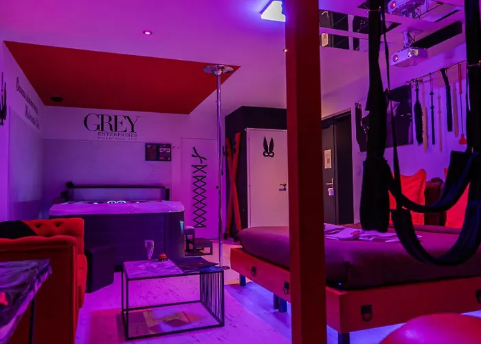 Very Good Trip Avec Jacuzzi Love hôtel Staple