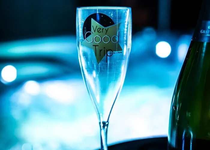 Love hôtel Very Good Trip Avec Jacuzzi