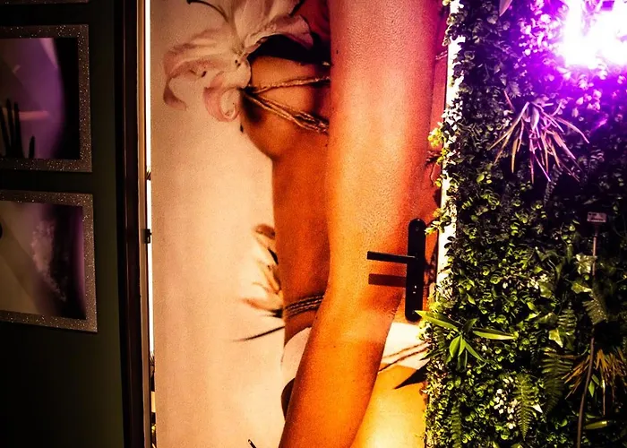 Love hôtel Very Good Trip Avec Jacuzzi